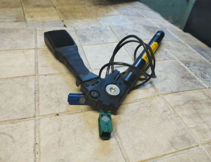 OPEL Astra H (2004-2014) Пряжка ремня безопасности переднего левого сиденья 330803354,N13127268 21055538