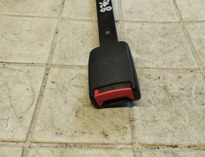 VOLKSWAGEN Passat Variant 1 generation (2010-2024) Пряжка ремня безопасности переднего правого сиденья 3B0858472 21056386