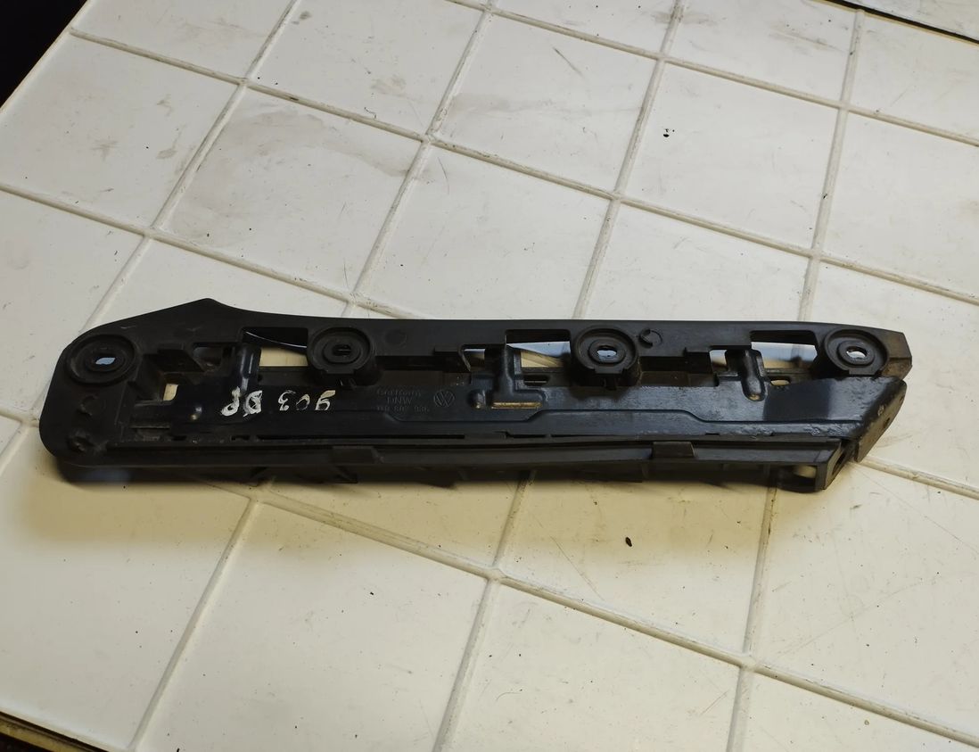 VOLKSWAGEN Touran 1 generation (2003-2015) Priekšējā labā bufera stiprinājums 1T0807050 21579826