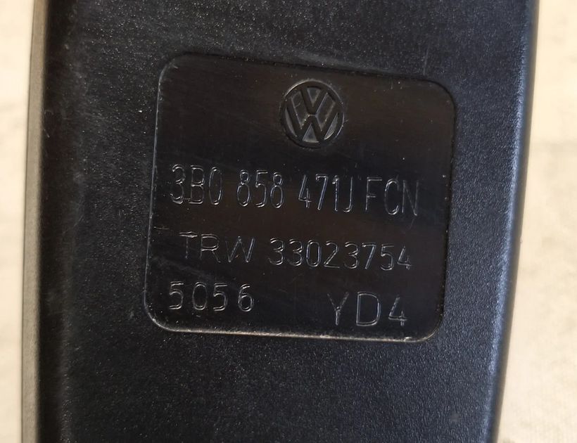 SKODA Superb 1 generation (2001-2008) Пряжка ремня безопасности переднего левого сиденья 3B0858471J 29500741