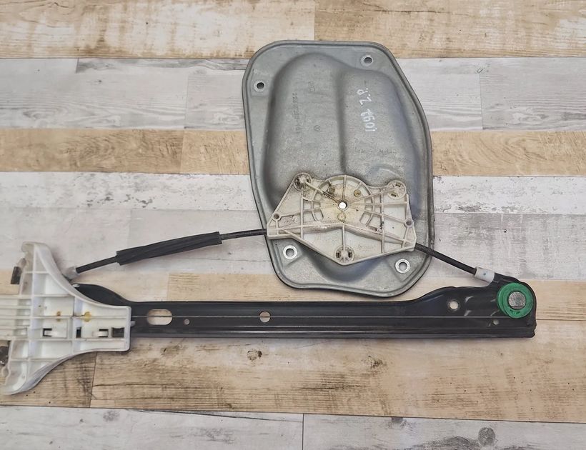 VOLKSWAGEN Jetta 3 generation (1992-1998) Стеклоподъемник задней правой двери 1K5839402L 30209358