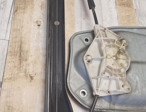 VOLKSWAGEN Jetta 3 generation (1992-1998) Стеклоподъемник задней правой двери 1K5839402L 30209358