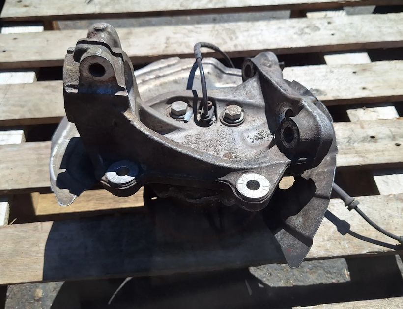 BMW 1 Series E81/E82/E87/E88 (2004-2013) Front Left Wheel Hub 3121676444303,676444303,6764443,12201210,122012 31057921