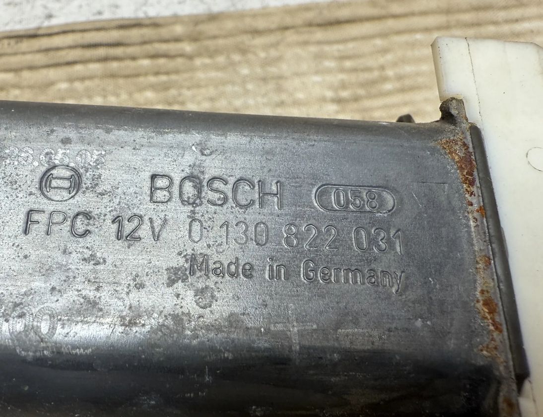 TOYOTA Avensis 2 generation (2002-2009) Стеклоподъемник задней правой двери 0130822031 31494033