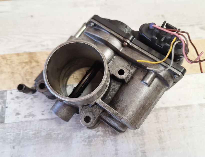 MAZDA 5 1 generation (2005-2010) Droseļvārsts RF7J136B0C 31780458