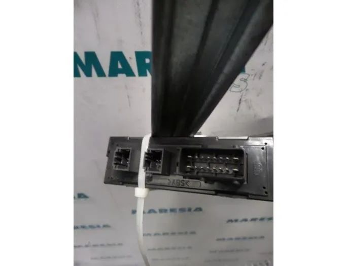 PEUGEOT 307 1 generation (2001-2008) Priekšējo kreiso durvju logu pacēlājs 9221K1,9637131480 27372848