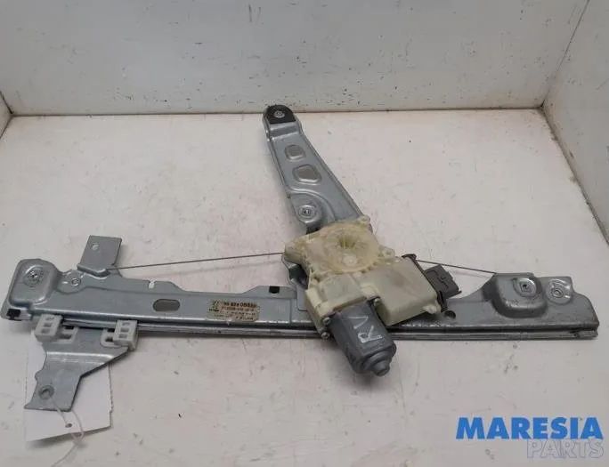 PEUGEOT 5008 1 generation (2009-2016) Priekšējo labo durvju logu pacēlājs 9682808880,9222FF 27400787