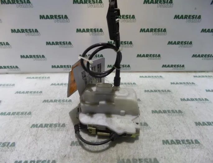 RENAULT Espace 4 generation (2002-2014) Other Body Parts 8200017964 27653845