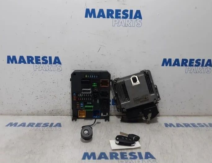 PEUGEOT 308 T9 (2013-2021) Engine Control Unit ECU 9806460480,0281031864,9813283980,1613256280,1617308180,1610807680,9806687880,353092729,BSIQ03,1626742080,1677623680,1669607380 27656372