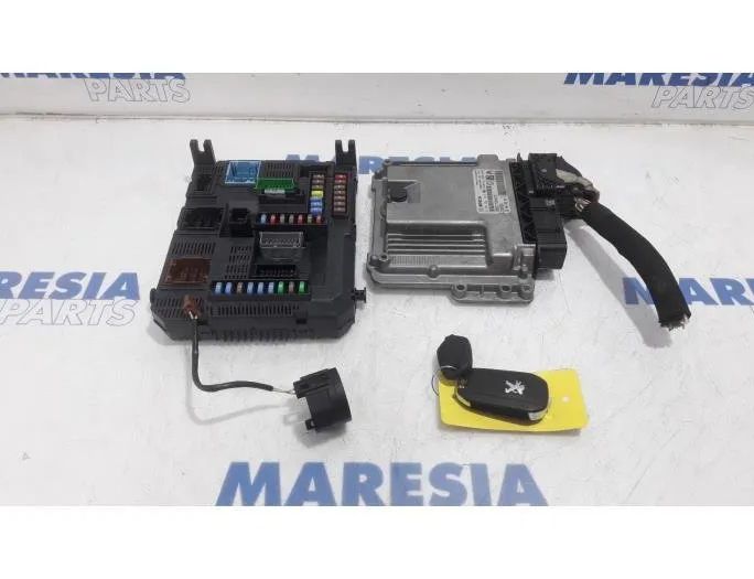 PEUGEOT 308 T9 (2013-2021) Блок управления двигателем 0281031043,9809478580,9806460480,1614103080,1611717580,9663123380,9807054180,30831950,1610807880 27658232