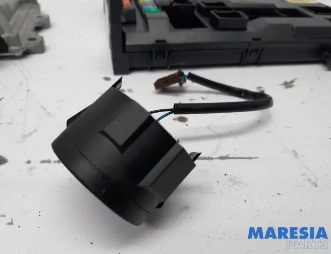 CITROËN C3 2 generation (2009-2016) Engine Control Unit ECU 9805895780,V29035181A,9663123380,9666952280,6160C1,BSIEVX04 27756607