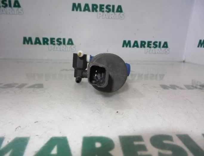 RENAULT Clio 3 generation (2005-2012) Vējstikla apskalošanas sprausla 7700428386,7700428385 27763880