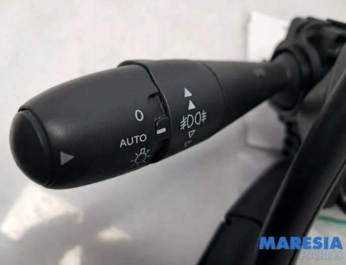 PEUGEOT 5008 1 generation (2009-2016) Indicator Wiper Stalk Switch 29396833