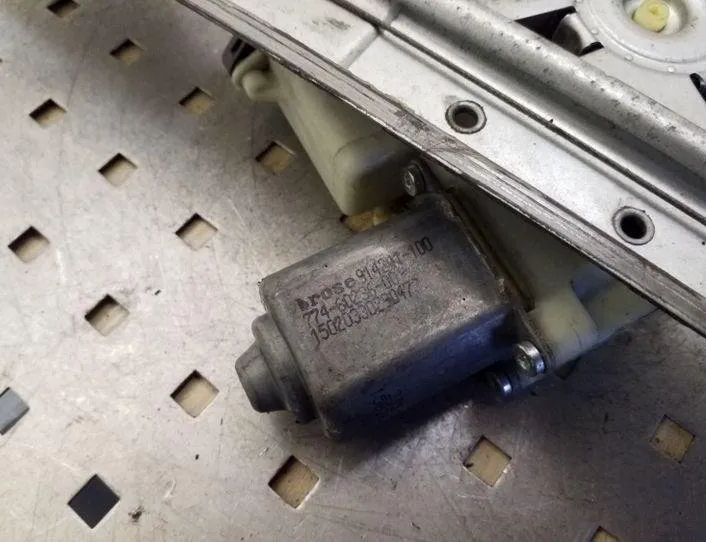 PEUGEOT 5008 1 generation (2009-2016) Priekšējo kreiso durvju logu pacēlājs 9682808880,912026105,914241100 26064872