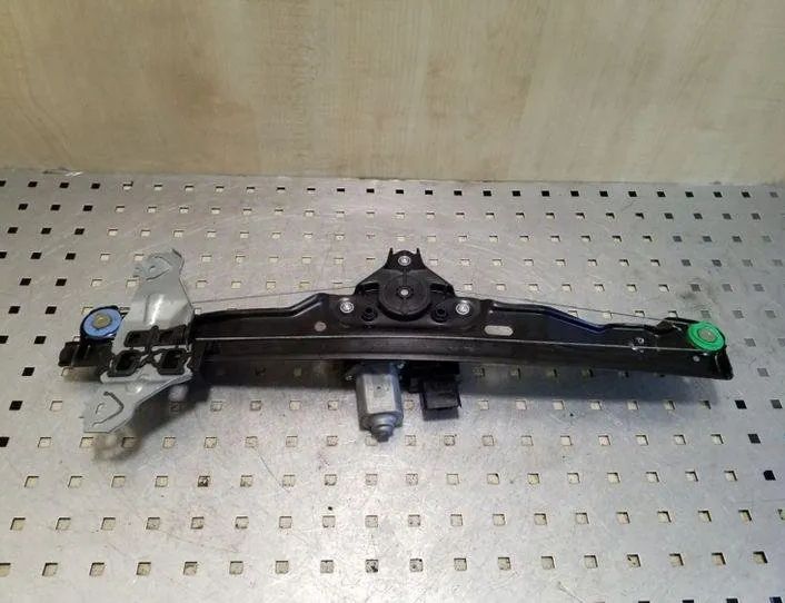 RENAULT Kadjar 1 generation (2015-2024) Priekšējo kreiso durvju logu pacēlājs 807208178R,C17313102 26069795