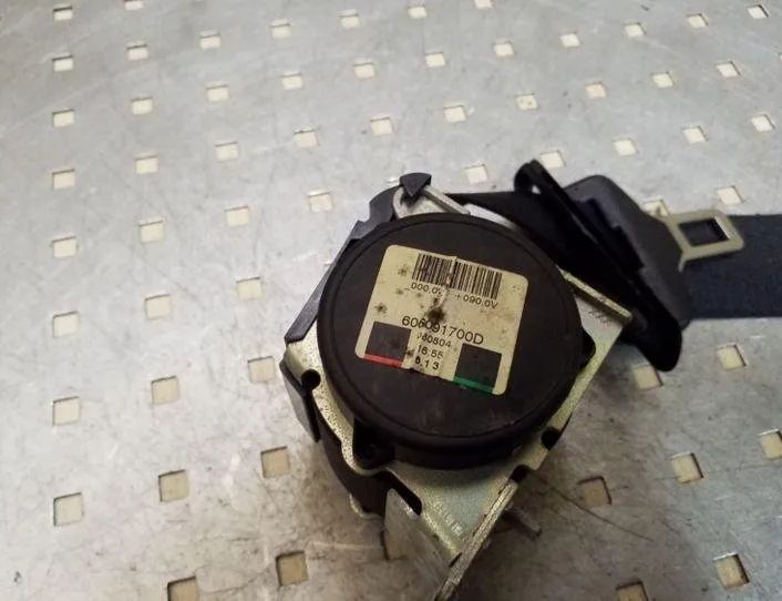 BMW 3 Series E90/E91/E92/E93 (2004-2013) Aizmugurējā vidējā drošības josta 606091700D 26070713