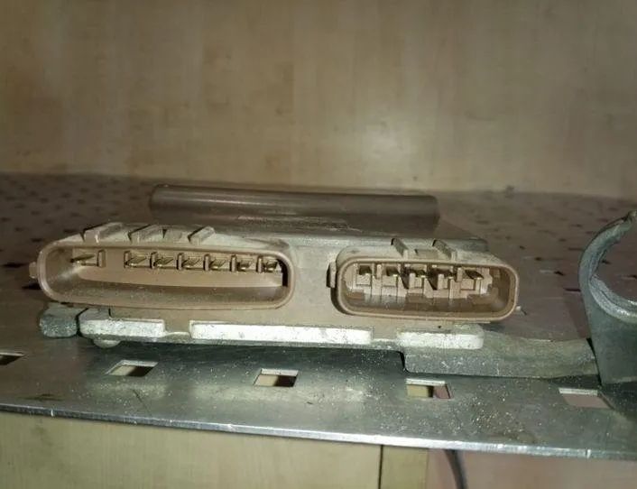 TOYOTA RAV4 2 generation (XA20) (2000-2006) Degvielas iesmidzinātāju vadības bloks 8987120030,1310001041 26078191