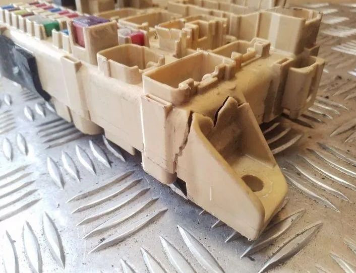 TOYOTA Avensis Verso 1 generation (2001-2003) Drošinātāju kārba 8922144030 26082917