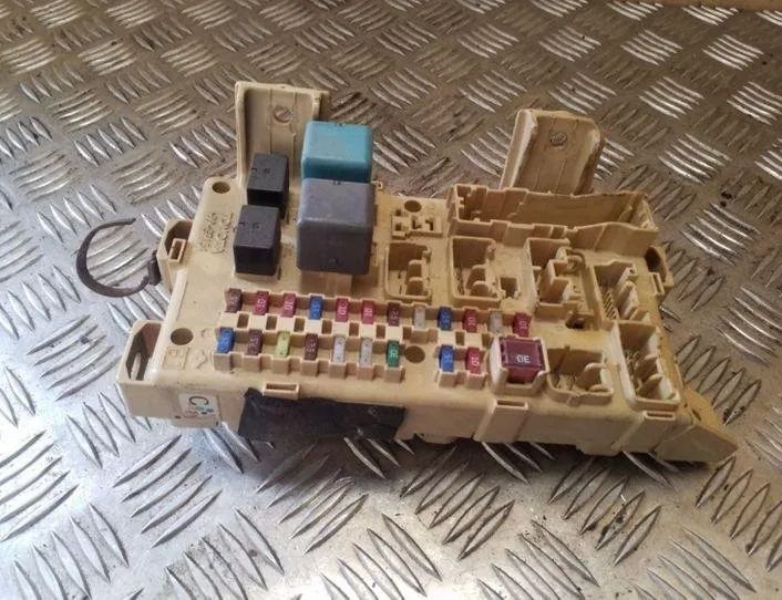 TOYOTA Avensis Verso 1 generation (2001-2003) Drošinātāju kārba 8922144030 26082917