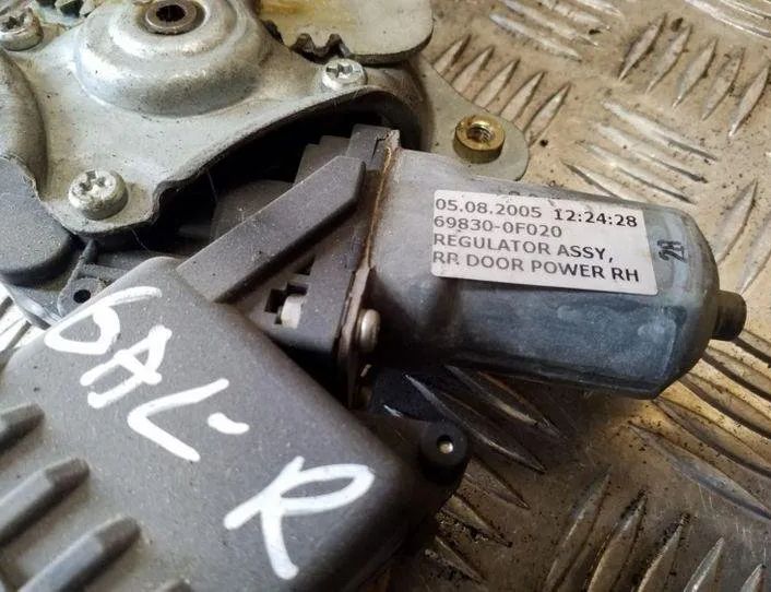 TOYOTA Corolla Verso 1 generation (2001-2009) Aizmugurējo labo durvju logu pacēlājs 698300F020,997250101,996996100 26085005