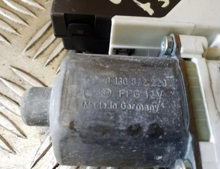 VOLKSWAGEN Golf Plus 1 generation (2004-2009) Priekšējo labo durvju logu pacelšanas motorīts 0130822229,5M2837402B,1K0959701K 26085538