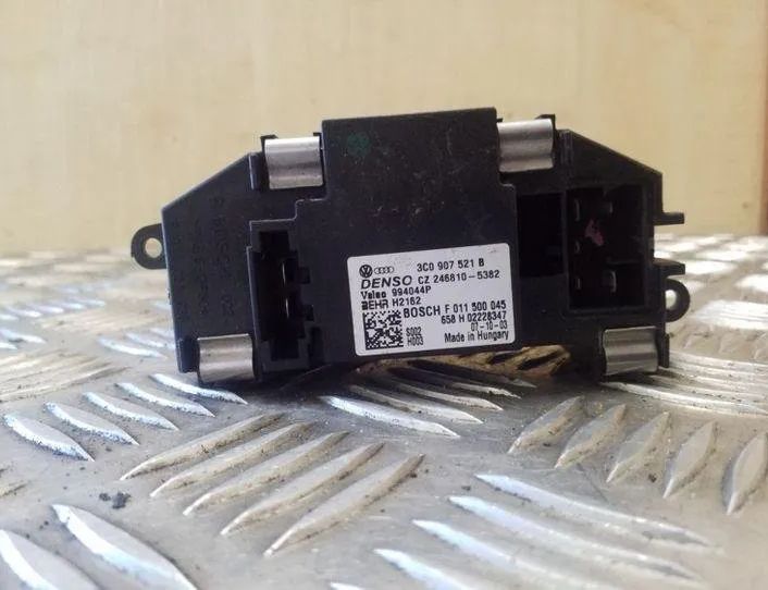 VOLKSWAGEN Golf 5 generation (2003-2009) Blower fan relay 3C0907521B,2468105382,F011500045 26085894