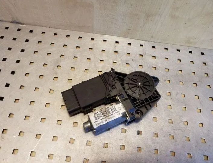 VOLKSWAGEN Passat B5 (1996-2005) Front Right Door Window Control Motor 0130821694,3B4837752LB 26093242
