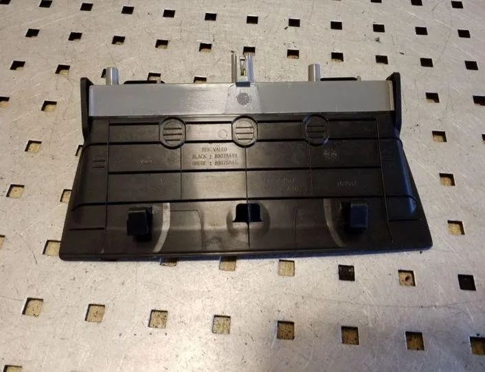 TOYOTA Avensis 3 generation (2009-2020) Aizmugurējā vāka gaisma 8100605010,8157005100 26104409