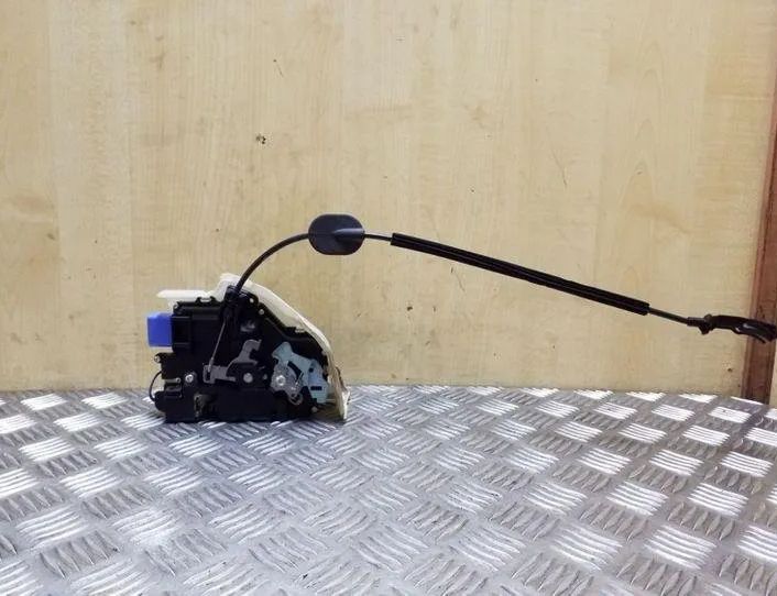 VOLKSWAGEN Golf Plus 2 generation (2009-2014) Замок двери передний правый 3D2837016AB 26109892