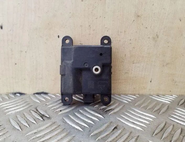 NISSAN X-Trail T30 (2001-2007) Клапаны управления внутренним подогревом 3J01030850 26117756