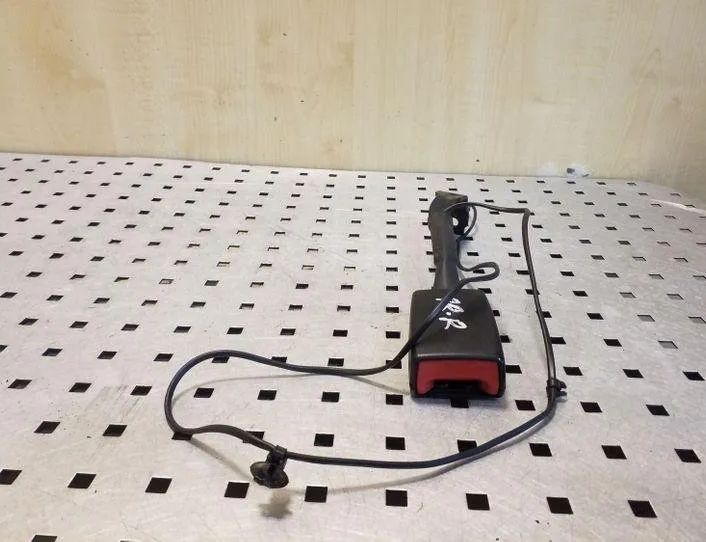 VOLKSWAGEN Passat B7 (2010-2015) Пряжка ремня безопасности переднего правого сиденья 1K8857756C 26123976