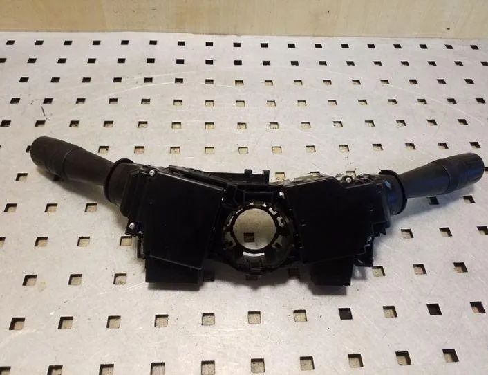 TOYOTA Auris 2 generation (2012-2015) Подрулевой переключатель 17F852 26124451