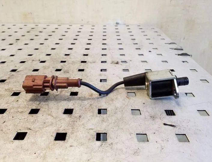 VOLKSWAGEN Passat Variant 1 generation (2010-2024) Соленоидный клапан 04L907284 26130789