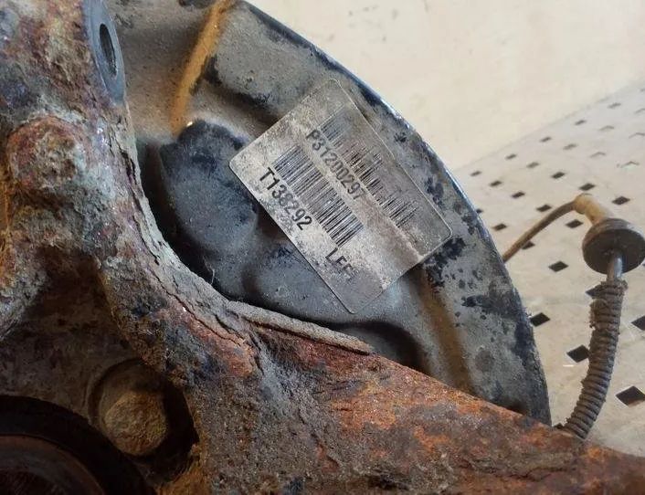 VOLVO XC90 1 generation (2002-2014) Priekšējā kreisā riteņa rumbas vārpsta/stupica P31200297 26162870