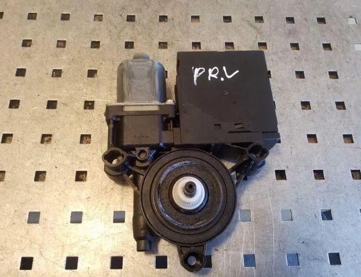 VOLKSWAGEN Passat B7 (2010-2015) Маторчик стеклоподъемника передней левой двери 3AA959702,3C0959792B 26166934