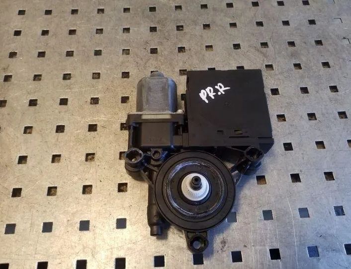 VOLKSWAGEN Passat B7 (2010-2015) Priekšējo labo durvju logu pacelšanas motorīts 3C0959793B,3AA959701 26166938