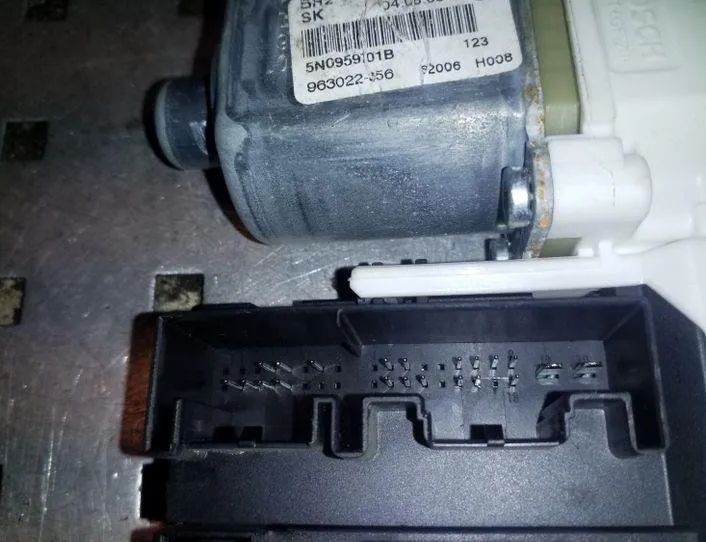 VOLKSWAGEN Tiguan 1 generation (2007-2017) Priekšējo labo durvju logu pacelšanas motorīts 5N0959101B,0130822467,1K0959793Q 26170205