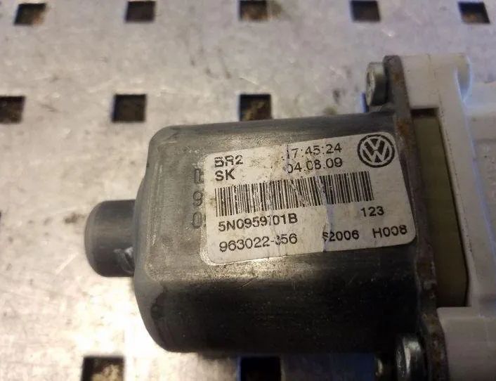 VOLKSWAGEN Tiguan 1 generation (2007-2017) Priekšējo labo durvju logu pacelšanas motorīts 5N0959101B,0130822467,1K0959793Q 26170205