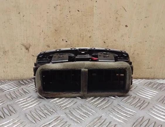 AUDI A8 D4/4H (2010-2018) Задняя воздушная решётка 4H0819203A,4H0819203B 26171795