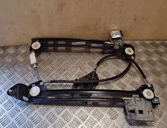 VOLKSWAGEN Passat CC 1 generation (2008-2017) Стеклоподъемник задней правой двери 3C8837461J 26175551