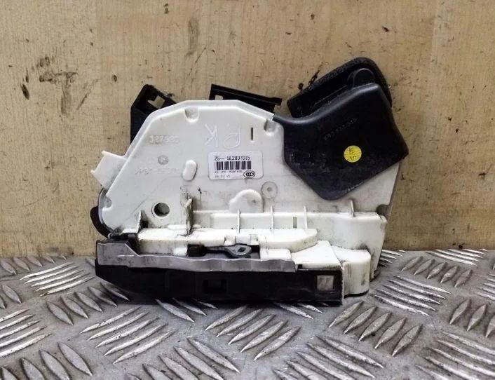VOLKSWAGEN Passat Variant 1 generation (2010-2024) Front Left Door Lock 5E2837015 26178121