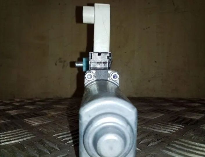 VOLKSWAGEN Passat Variant 1 generation (2010-2024) Маторчик стеклоподъемника передней правой двери 5Q4959802B,1036C22941100 26178170