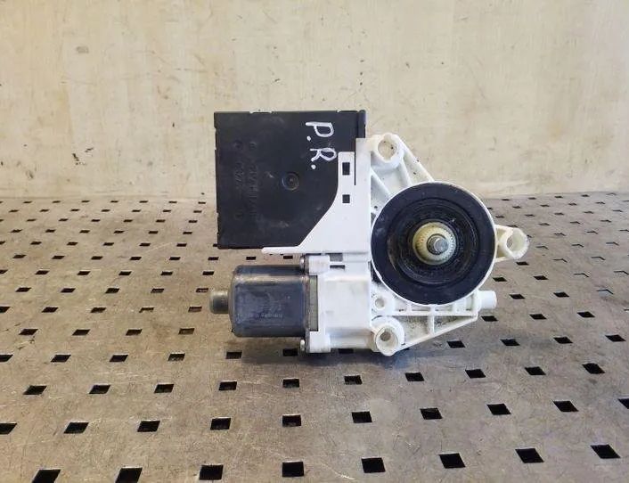 VOLKSWAGEN Tiguan 1 generation (2007-2017) Маторчик стеклоподъемника передней правой двери 5N0959701B,1K0959793Q,0130822467 26179915