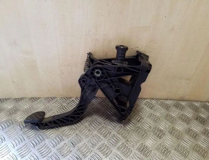 VOLKSWAGEN Passat Variant 1 generation (2010-2024) Clutch Pedal 5Q2721059GH 26209428