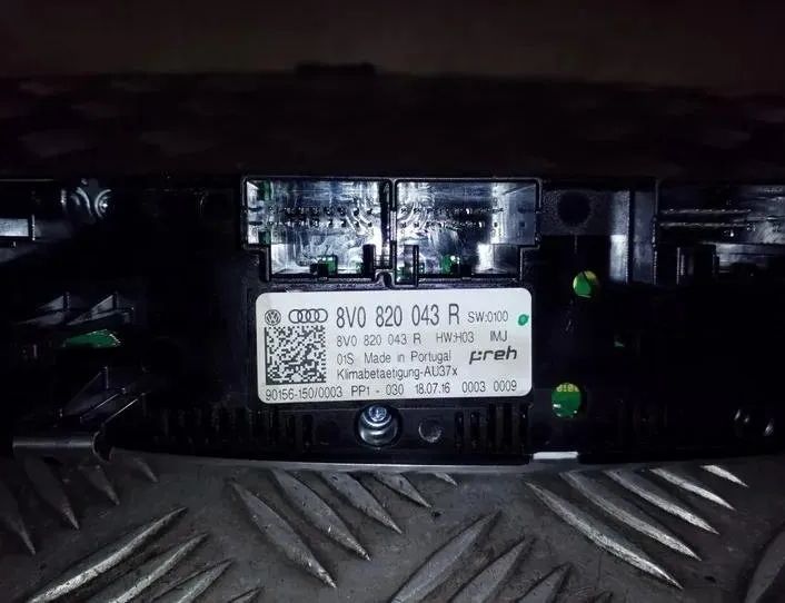 AUDI A3 8V (2012-2020) Citau veidu vadības bloki 8V0820043R 26216397