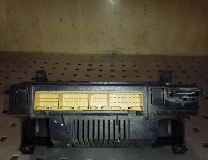 AUDI A6 C5/4B (1997-2004) Other Control Units 4B0820043H 26220631