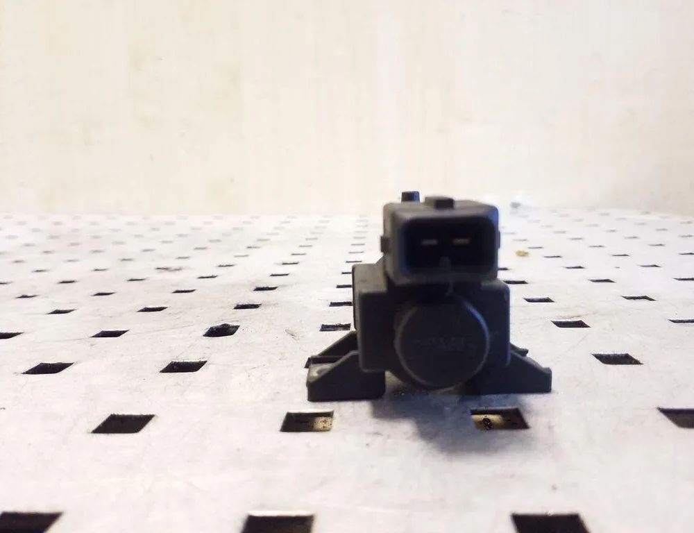 TOYOTA Avensis 3 generation (2009-2020) Vakuuma vārsts 258600R011 32152665