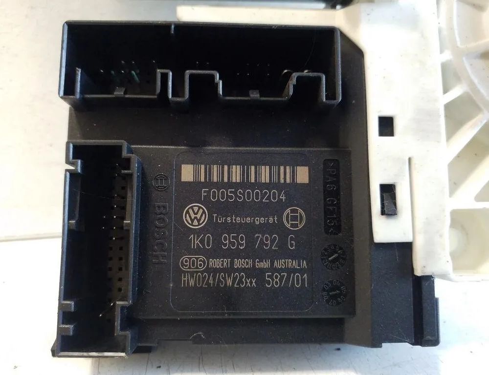 VOLKSWAGEN Passat B7 (2010-2015) Priekšējo kreiso durvju logu pacēlāja motorīts 1K0959792,1K0959792G,F005S00204 32157568