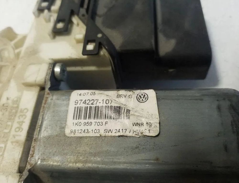 VOLKSWAGEN Passat B7 (2010-2015) Моторчик стеклоподъемника задней левой двери 1K0959703F,1K0959703,993424200 32157721