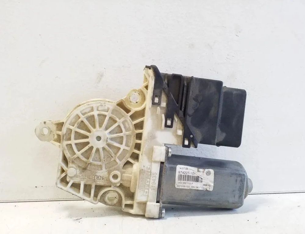 VOLKSWAGEN Passat B7 (2010-2015) Моторчик стеклоподъемника задней левой двери 1K0959703F,1K0959703,993424200 32157721